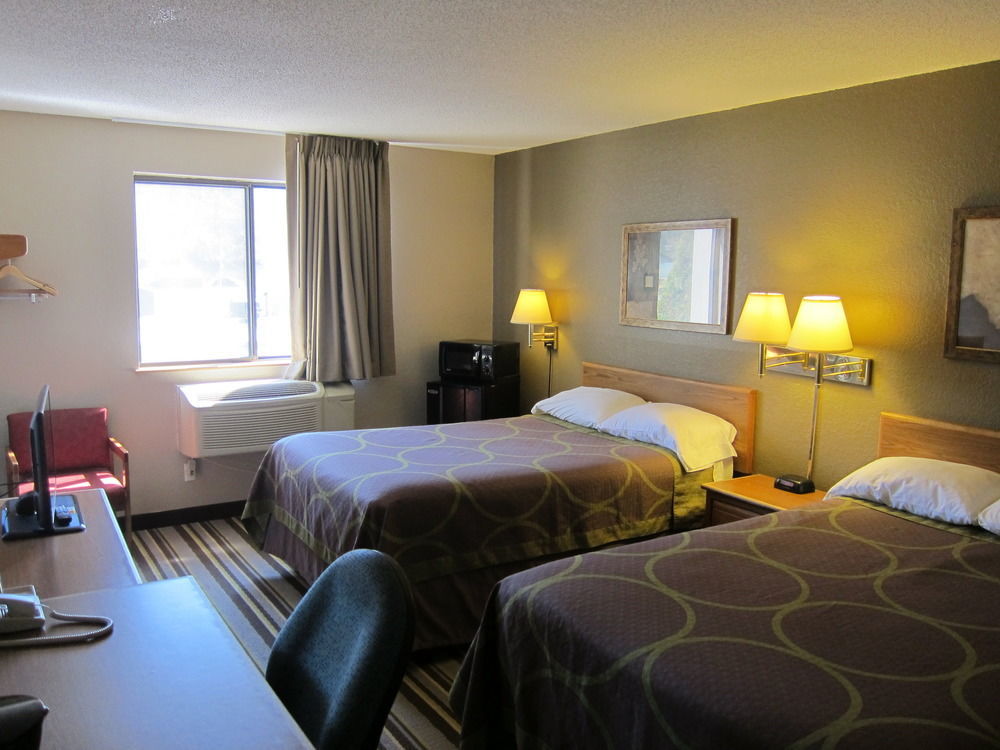 Super 8 By Wyndham Elkins Hotel Exterior photo